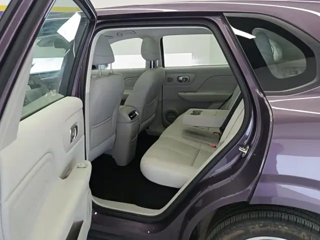 Leapmotor B10 — Фото автомобиля 11