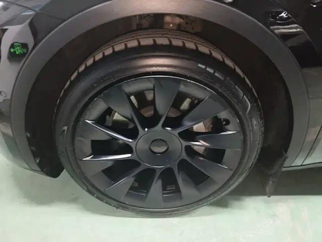 Tesla Model Y — Фото автомобиля 22