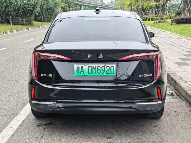 Hongqi E-QM5 — Фото автомобиля 5