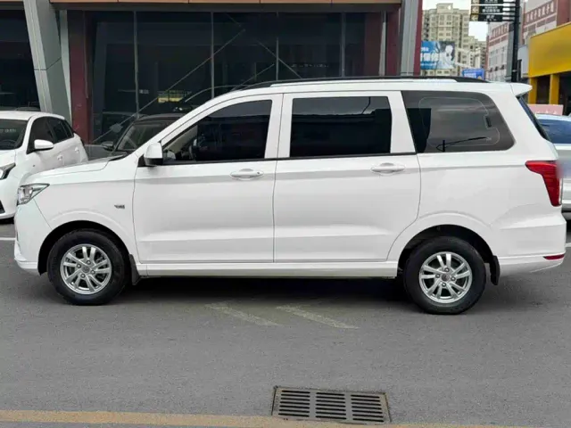 Wuling Hongguang — Фото автомобиля 5