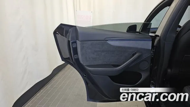 Tesla Model Y — Фото автомобиля 14