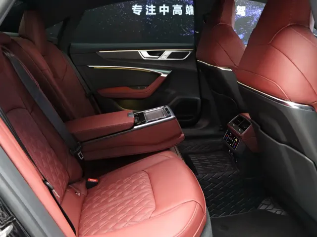 Audi A7L — Фото автомобиля 14
