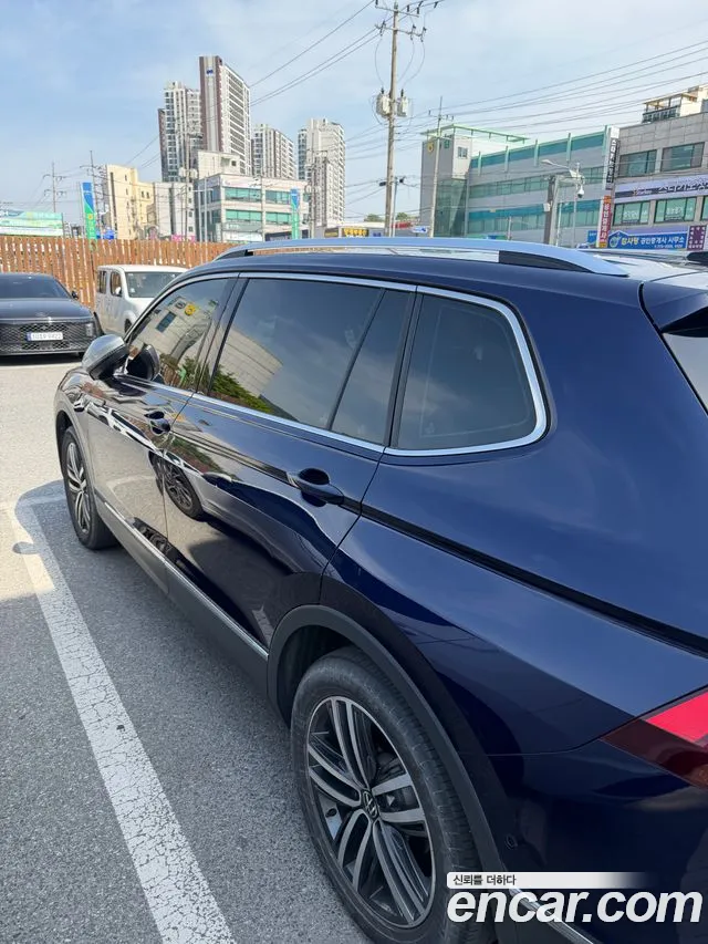 Фотография автомобиля — Volkswagen Tiguan