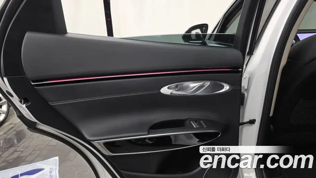 Genesis GV70 — Фото автомобиля 25