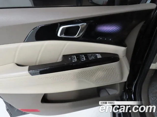 Kia Carnival Generation 4 — Фото автомобиля 14
