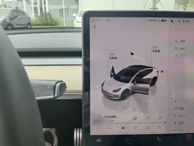 Tesla Model 3 — Фото автомобиля 3
