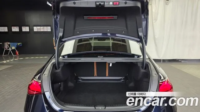 Mercedes-Benz E-Class — Фото автомобиля 18