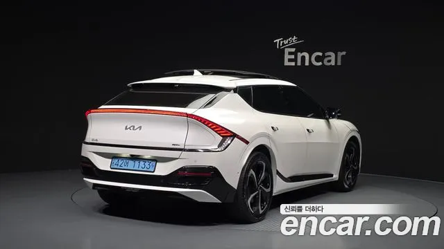 Kia EV6 — Фото автомобиля 2
