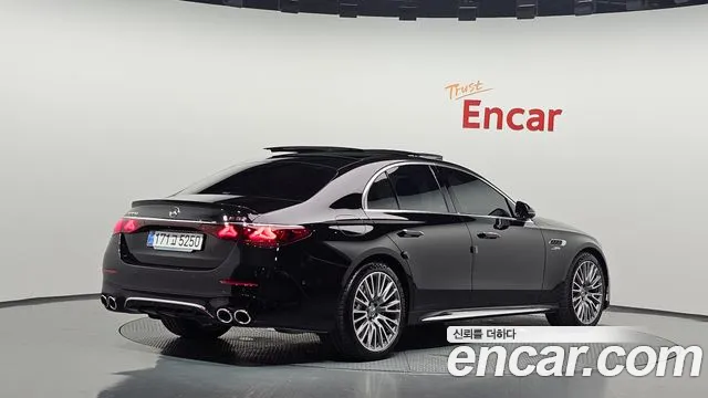 Mercedes-Benz E-Class — Фото автомобиля 2