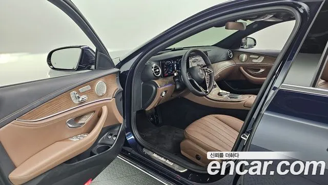 Mercedes-Benz E-Class — Фото автомобиля 20