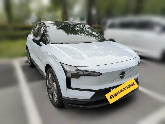 Volvo EX30 — Фото автомобиля 5