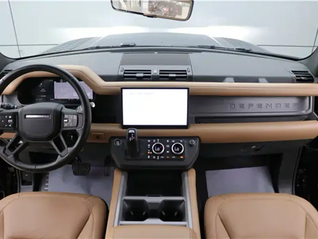 Land Rover Defender — Фото автомобиля 15