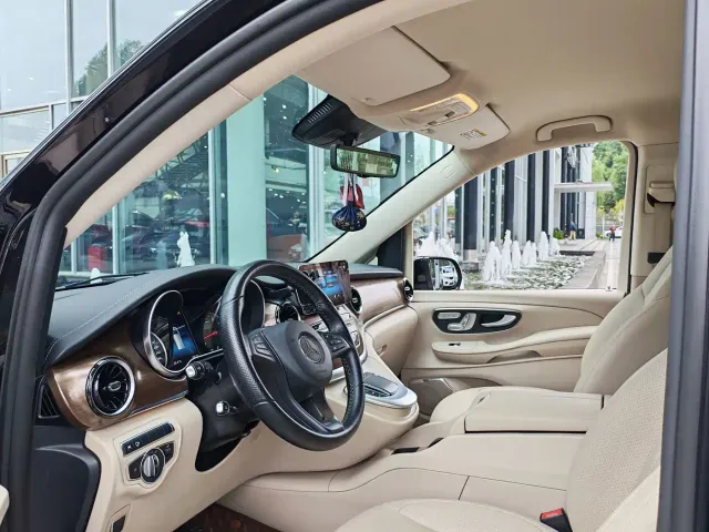 Mercedes-Benz V-Class — Фото автомобиля 6