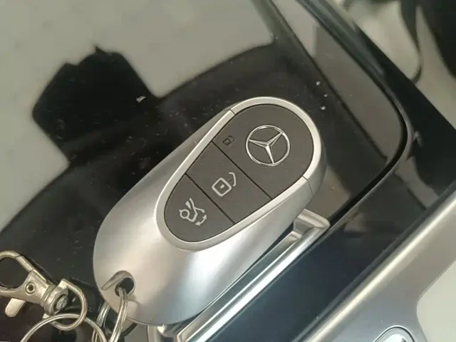 Mercedes-Benz EQE SUV — Фото автомобиля 8