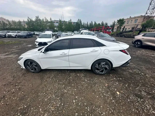 Hyundai Elantra — Фото автомобиля 4