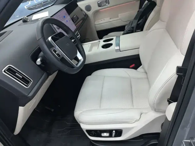 Li Auto L7 — Фото автомобиля 14