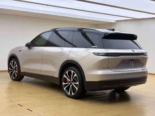 Nio ES8 — Фото автомобиля 16