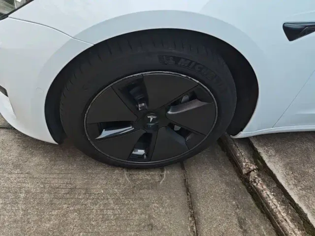 Tesla Model 3 — Фото автомобиля 22