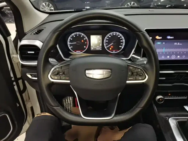 Geely Binyue — Фото автомобиля 10