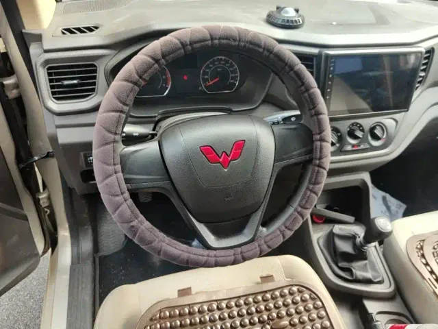 Wuling Hongguang V — Фото автомобиля 15