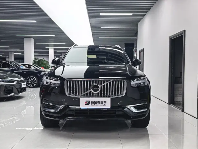 Volvo XC90 — Фото автомобиля 2