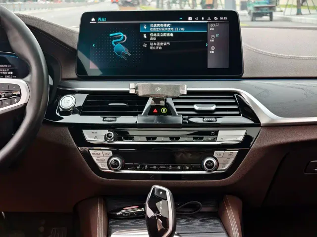 BMW 5 Series — Фото автомобиля 11