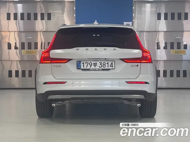 Volvo V60 — Фото автомобиля 4