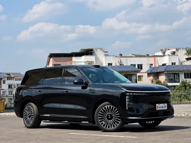 IM Motors IM LS8 2026 Model Base Version 5-seater — Фото автомобиля 3