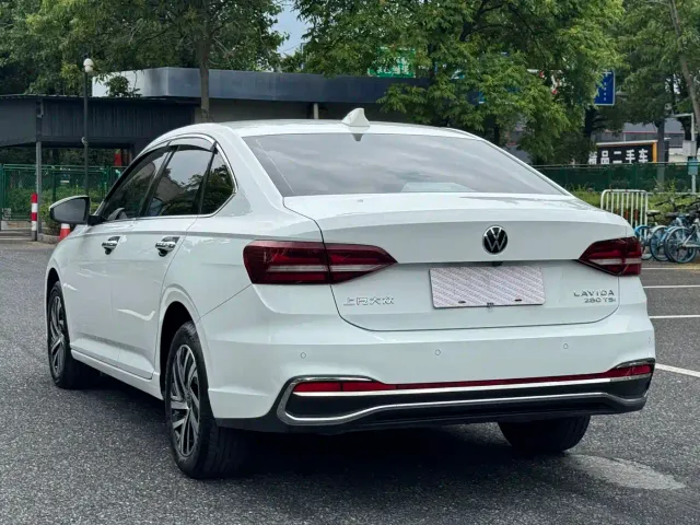 Volkswagen Lavida — Фото автомобиля 3