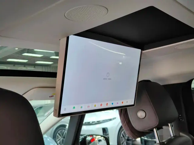 Li Auto MEGA — Фото автомобиля 10
