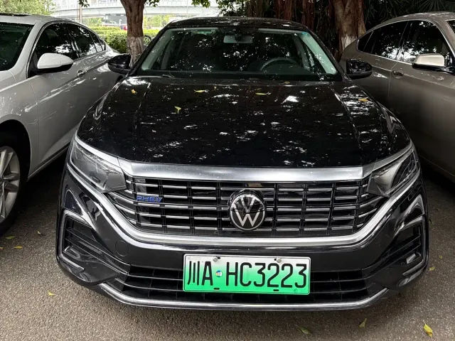 Volkswagen Passat — Фото автомобиля 2