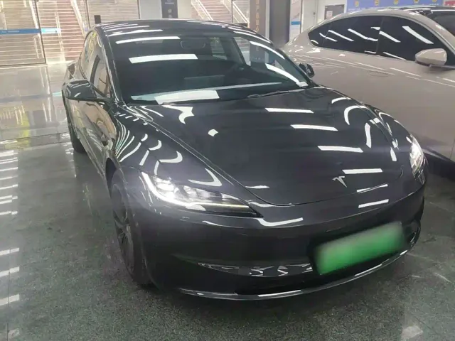 Tesla Model 3 — Фото автомобиля 3