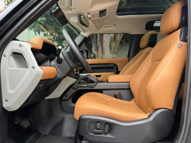 Land Rover Defender — Фото автомобиля 5