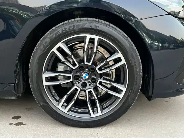 BMW 5 Series — Фото автомобиля 5