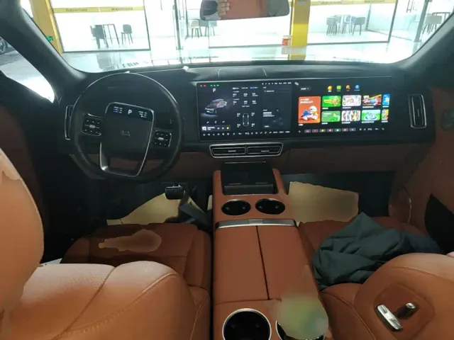 Li Auto L9 — Фото автомобиля 9
