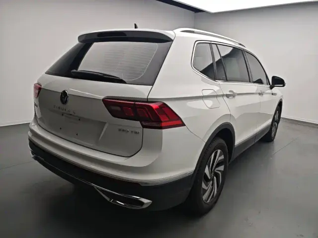 Volkswagen Tiguan L — Фото автомобиля 6