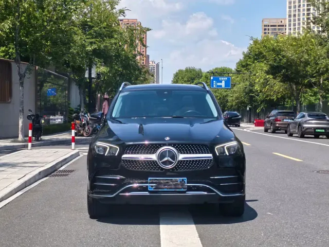 Mercedes-Benz GLE-Class — Фото автомобиля 2