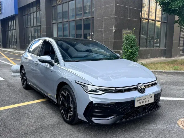 Фотография автомобиля — Volkswagen Golf