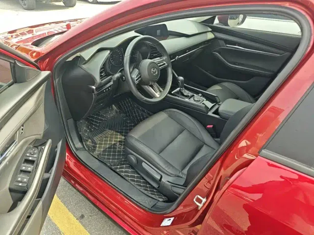 Mazda Axela — Фото автомобиля 15