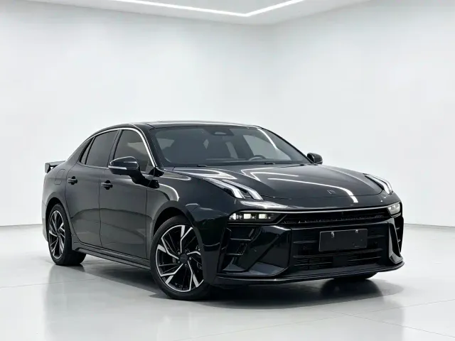 Lynk & Co 03 — Фото автомобиля 3