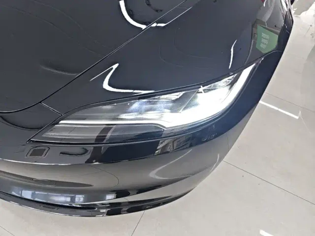 Tesla Model 3 — Фото автомобиля 17
