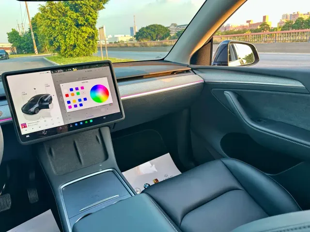 Tesla Model Y — Фото автомобиля 13