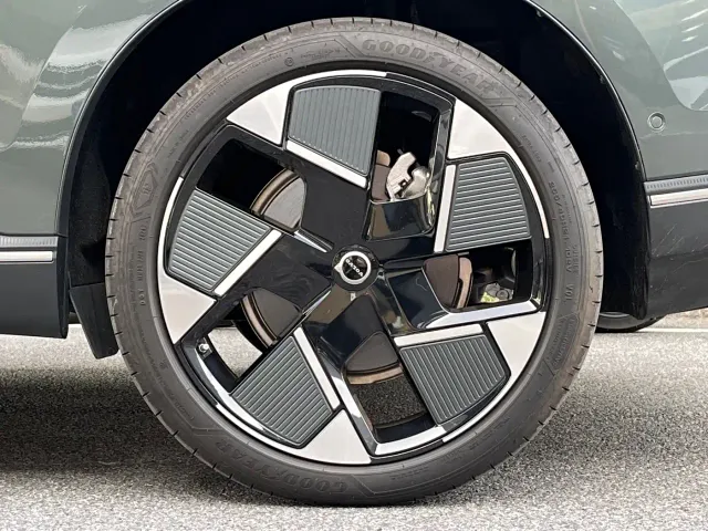 Volvo XC70 Plug-in Hybrid — Фото автомобиля 15