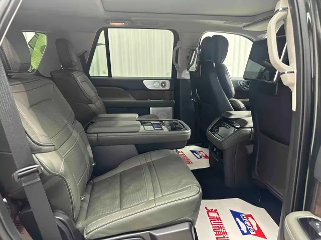 Lincoln Navigator — Фото автомобиля 14