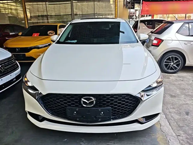 Mazda Axela — Фото автомобиля 2