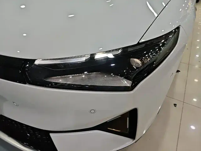 Xpeng P5 — Фото автомобиля 23