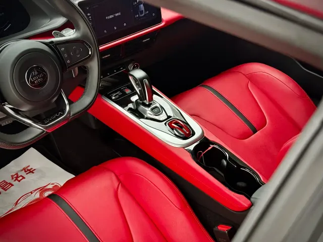 Lotus Emira — Фото автомобиля 7