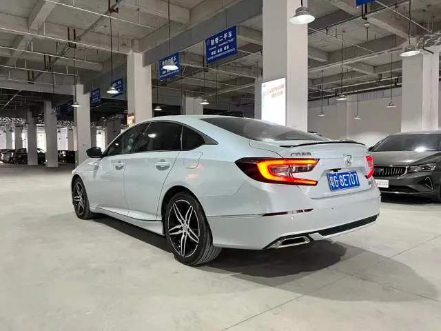 Honda Accord — Фото автомобиля 3