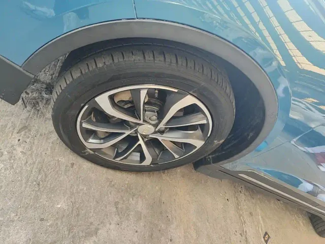 Geely Emgrand S — Фото автомобиля 22