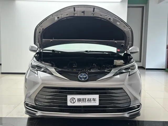 Toyota Sienna — Фото автомобиля 5